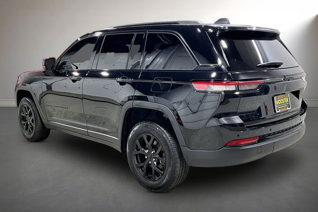 Used 2024 Jeep Grand Cherokee Altitude image 4