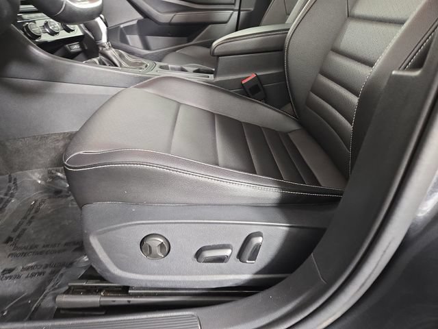 Used 2024 Volkswagen Jetta SE FWD image 29