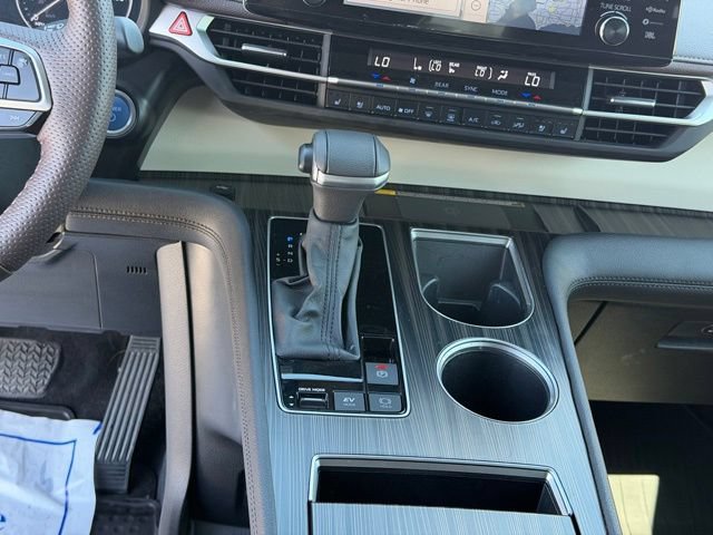 Used 2024 Toyota Sienna Platinum FWD image 17