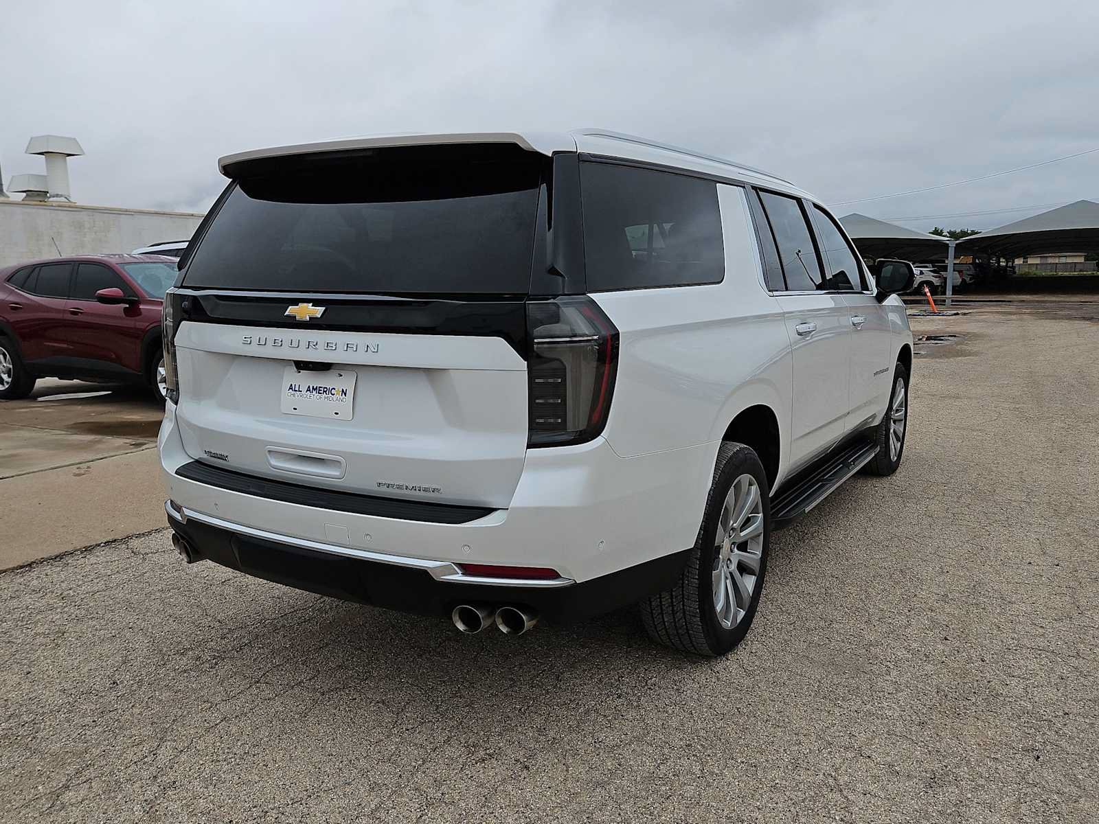 Used 2025 Chevrolet Suburban Premier RWD image 8