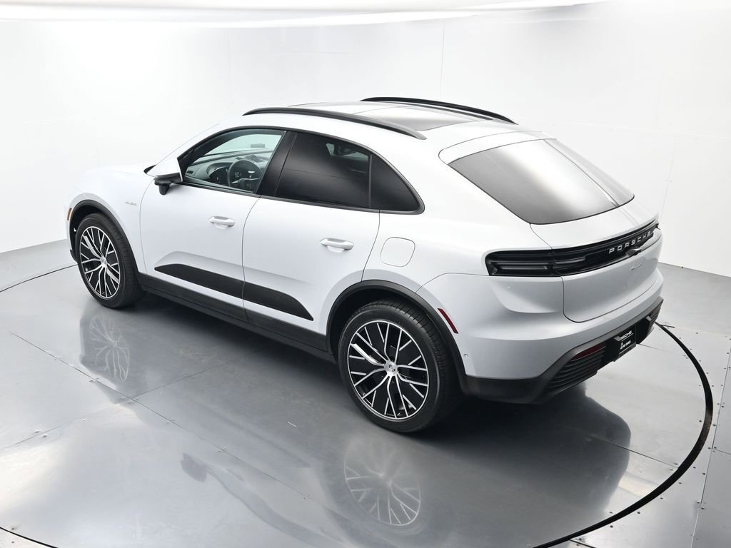 Certified 2025 Porsche Macan Electric image 37