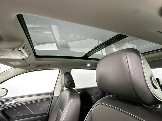 Used 2022 Volkswagen Tiguan SE image 19