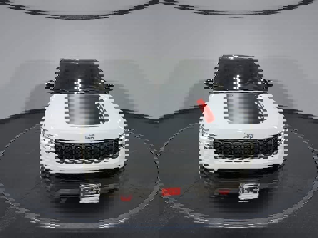 Used 2024 Jeep Compass Trailhawk image 3