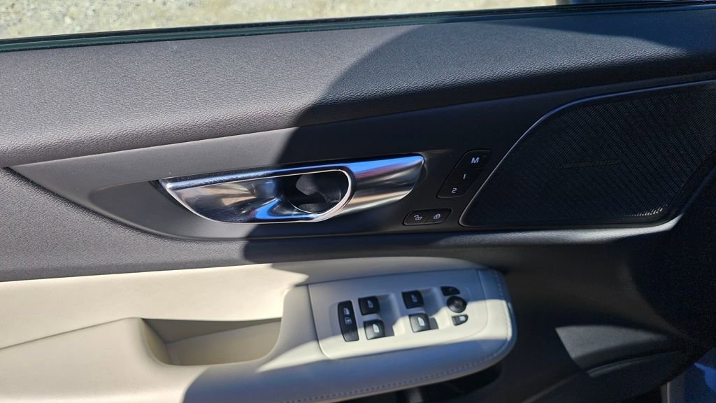 Certified 2024 Volvo V60 B5 Cross Country Ultimate image 18