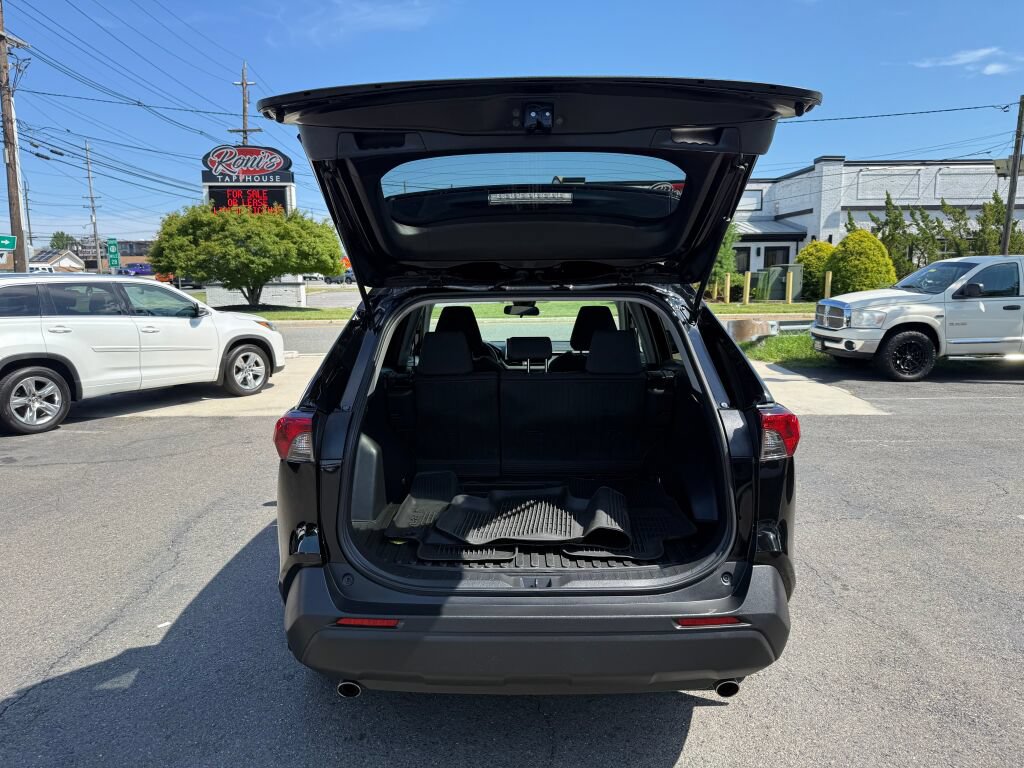 Used 2023 Toyota RAV4 LE AWD/4WD image 29