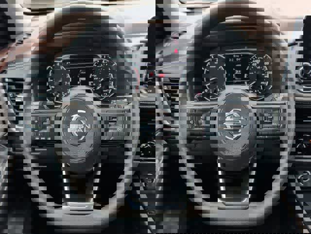 Used 2023 Nissan Rogue S image 18