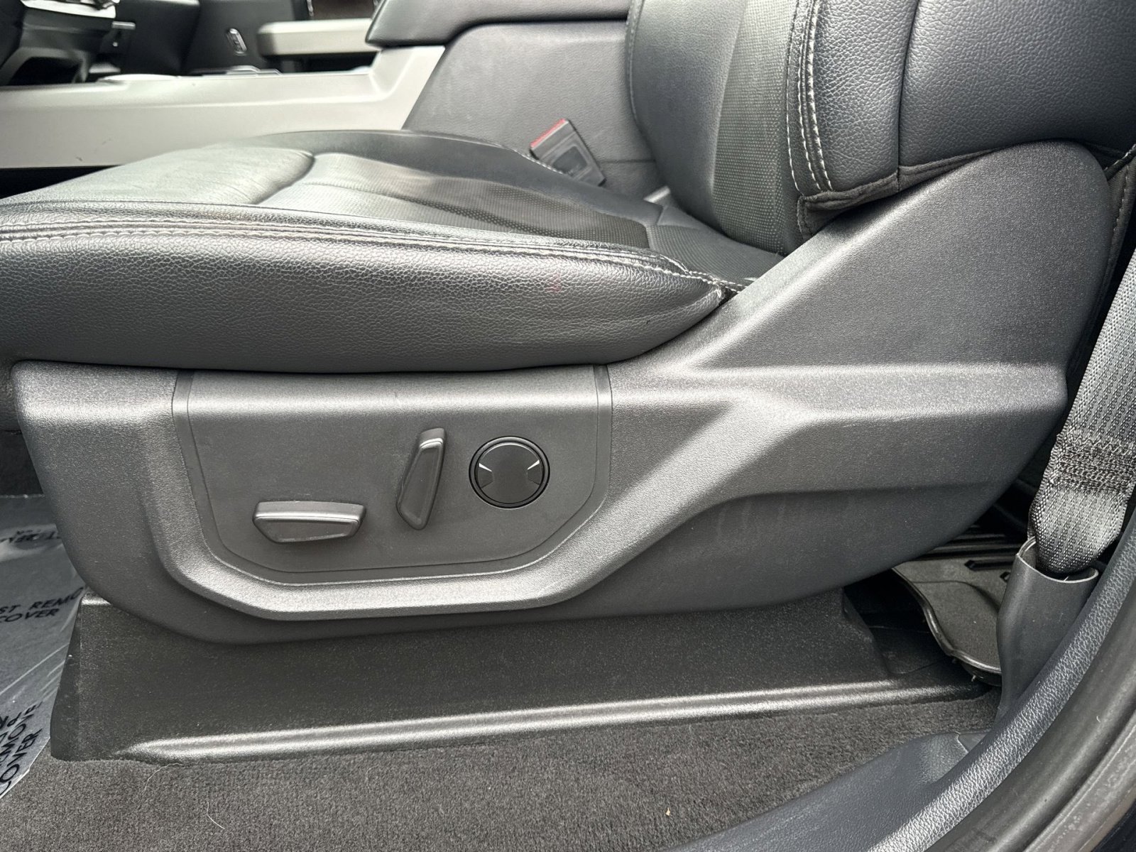 Used 2022 Ford F250 Lariat w/ Lariat Value Package image 14