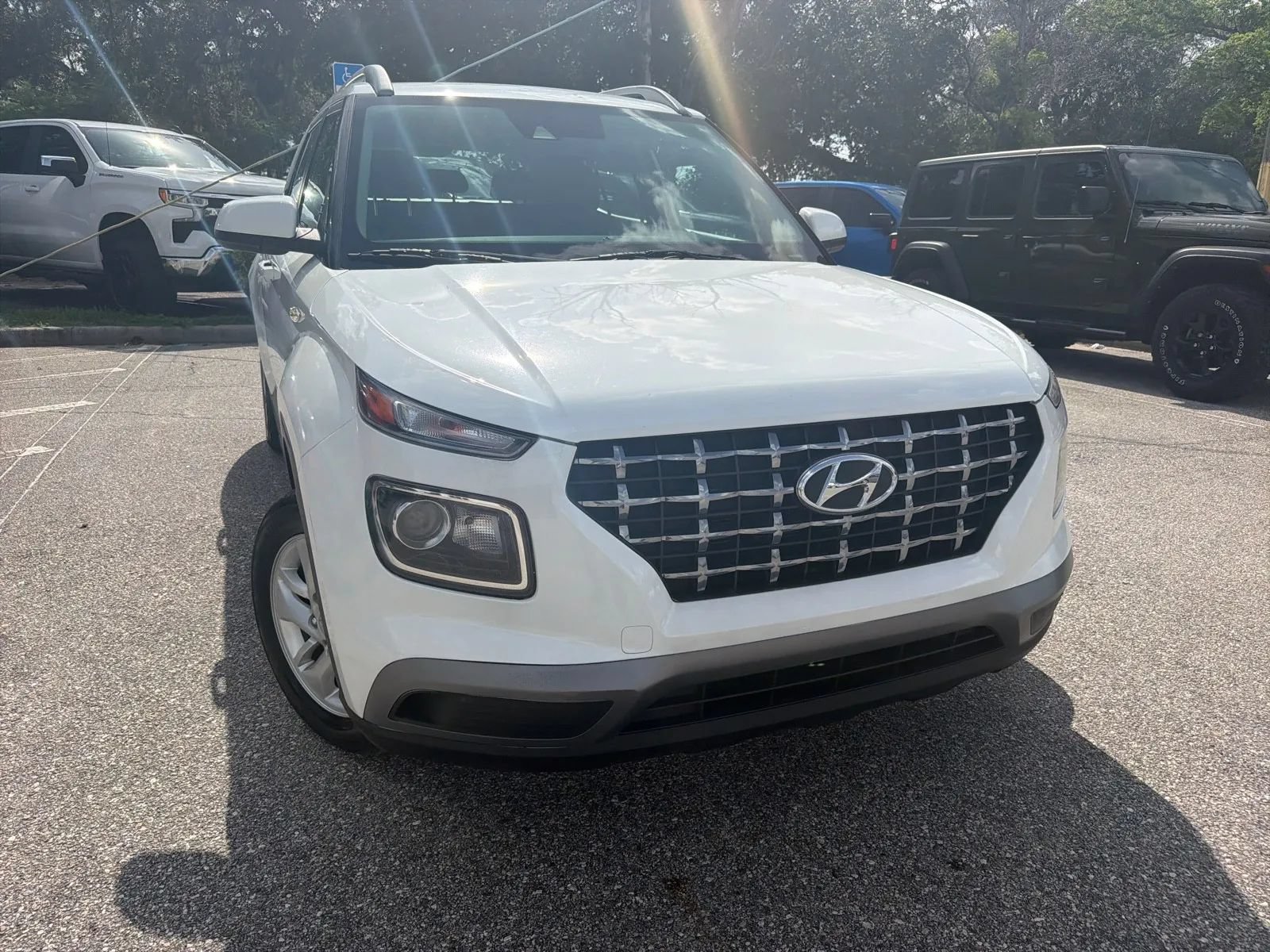 Used 2020 Hyundai Venue SEL FWD image 5