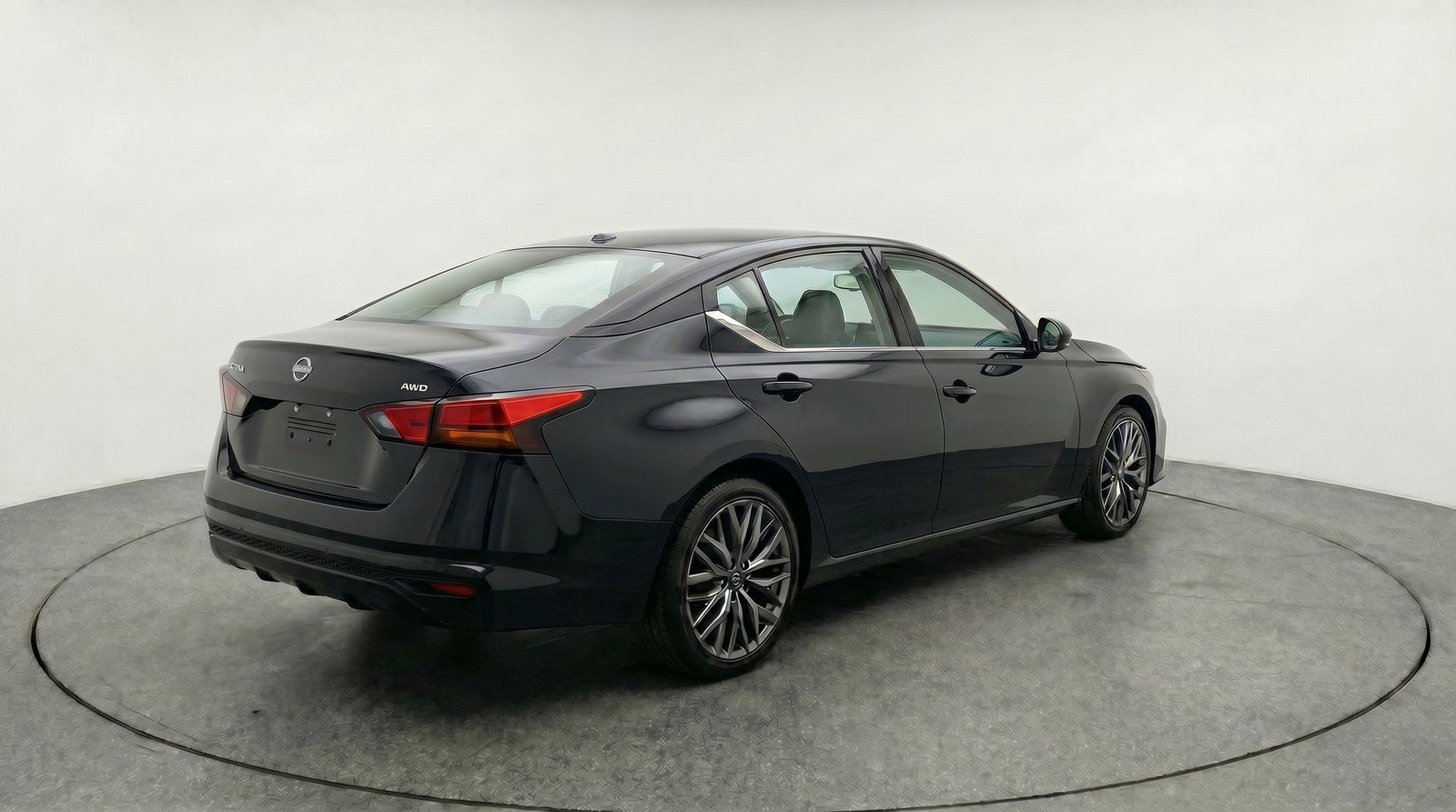 Used 2025 Nissan Altima 2.5 SV FWD image 9
