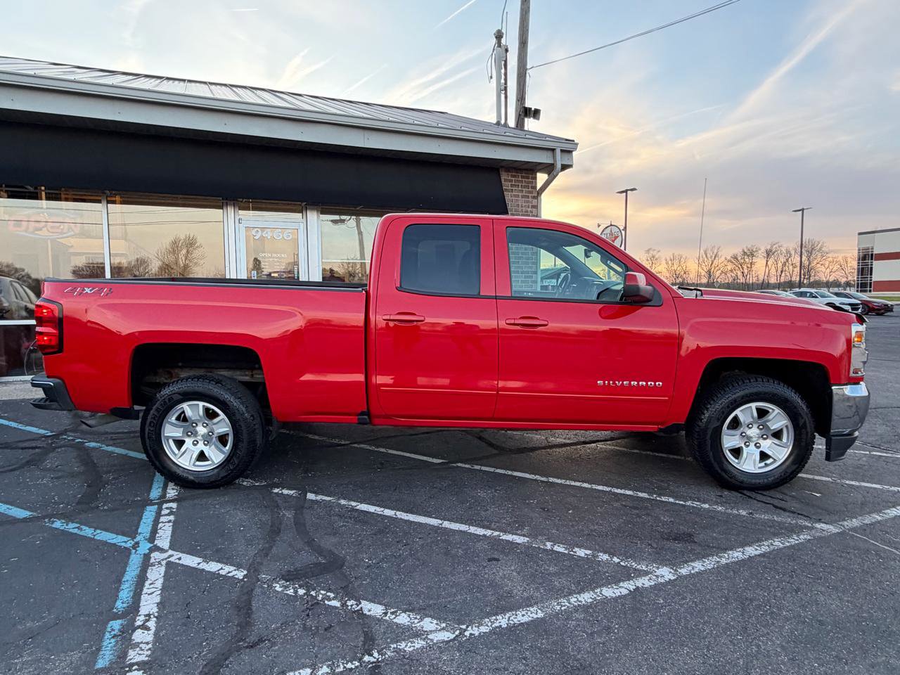 Used 2018 Chevrolet Silverado 1500 LT AWD/4WD image 7