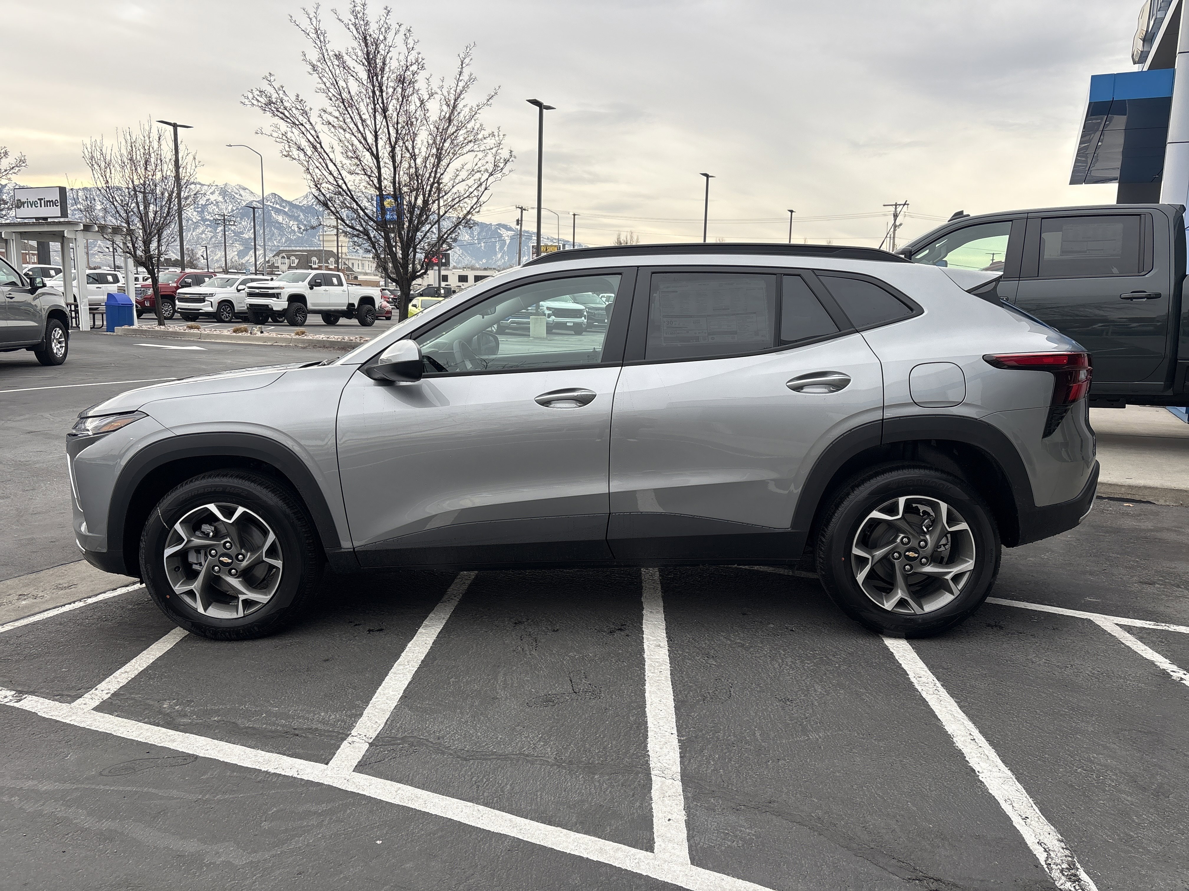 New 2026 Chevrolet Trax LT w/ Driver Confidence Package FWD image 2