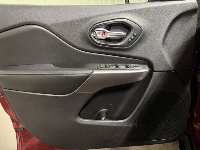 Used 2019 Jeep Cherokee Limited image 12