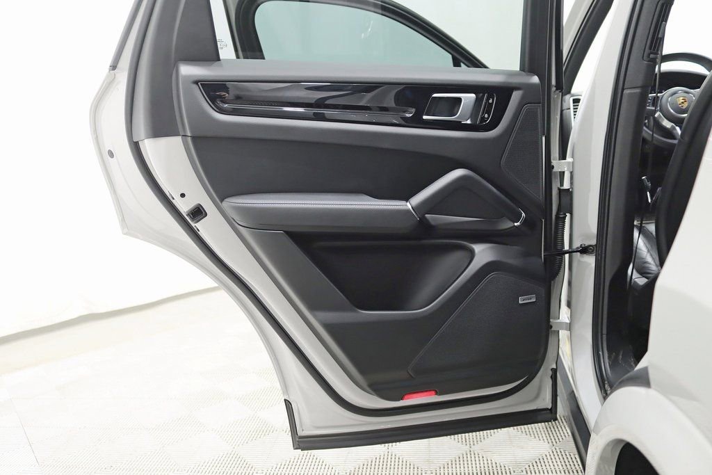 Used 2021 Porsche Cayenne S image 36