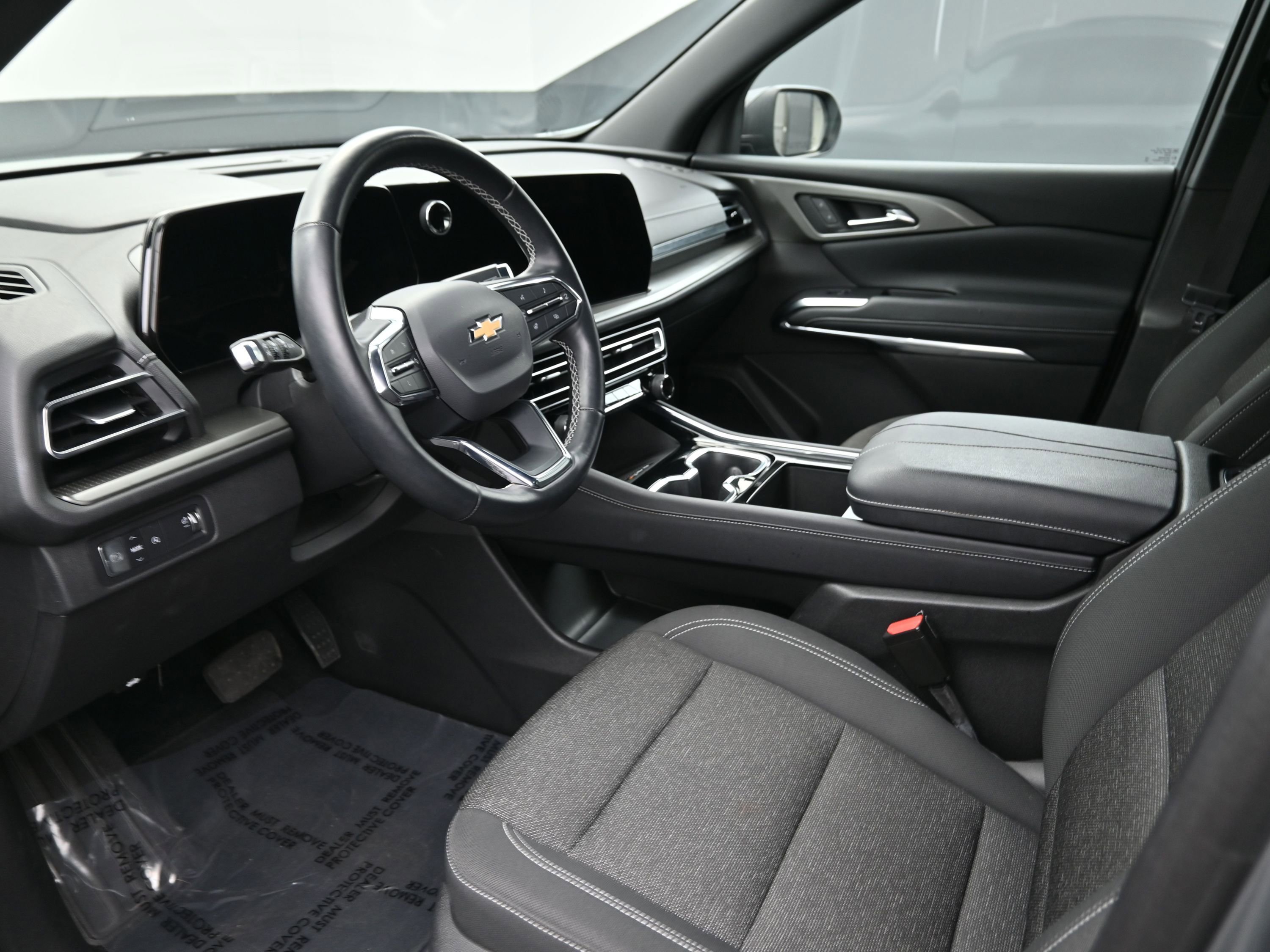 Used 2025 Chevrolet Traverse LT image 12