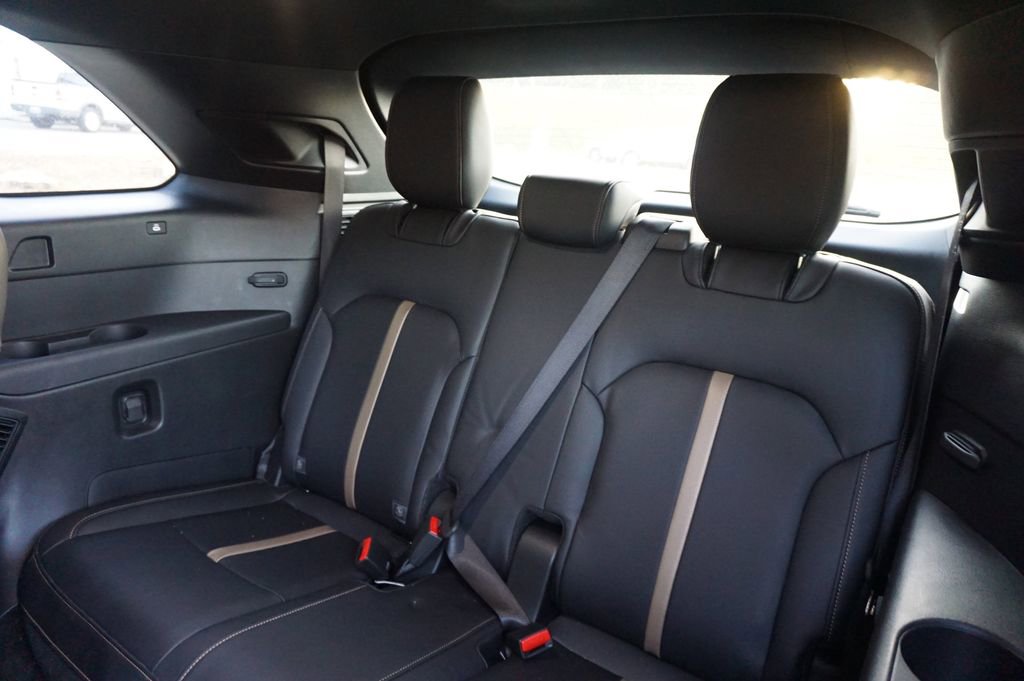 Used 2024 MAZDA CX-90 Plug-In Hybrid w/ Premium Plus image 17