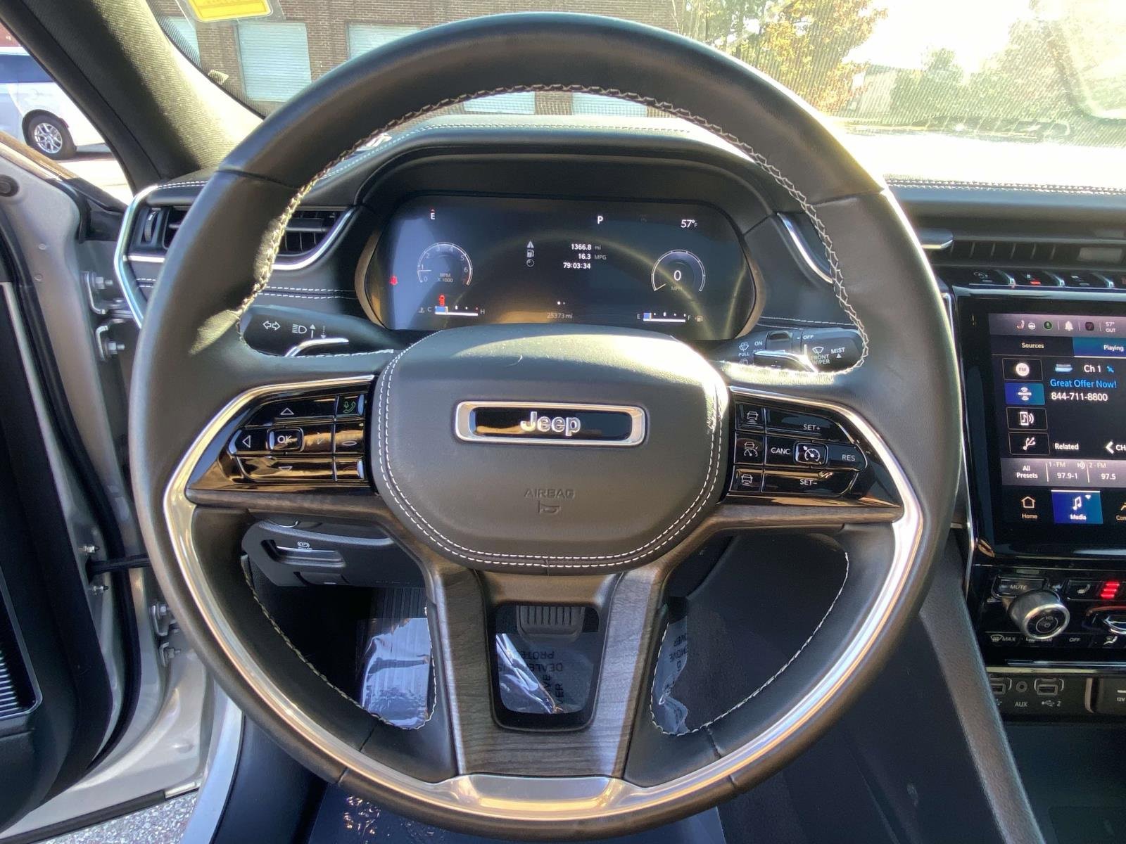 Used 2022 Jeep Grand Cherokee Overland w/ Luxury Tech Group IV image 20