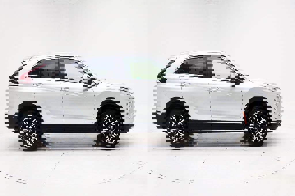 Used 2025 Mitsubishi Eclipse Cross SE image 3