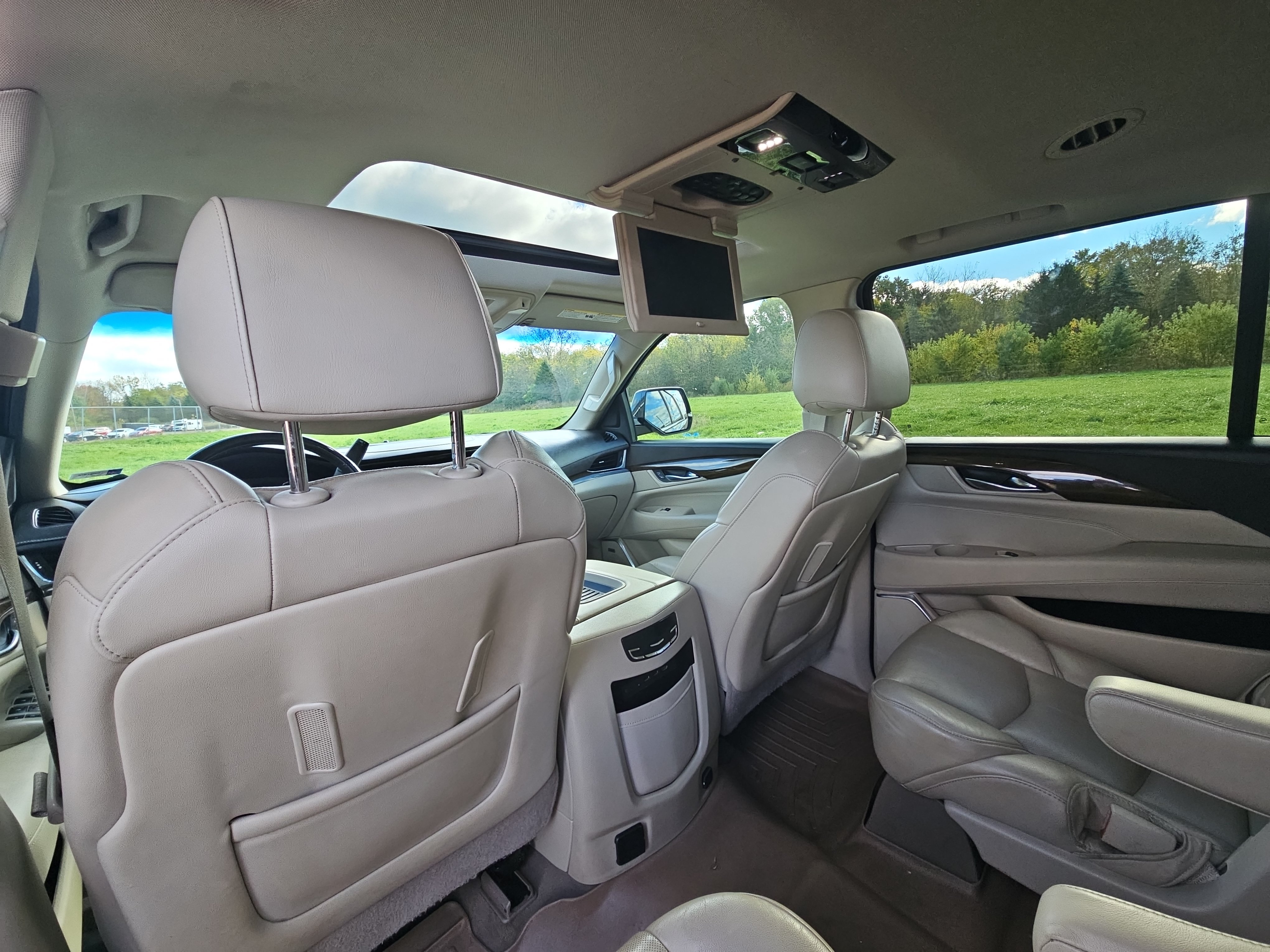 Used 2019 Cadillac Escalade ESV Premium Luxury AWD/4WD image 18