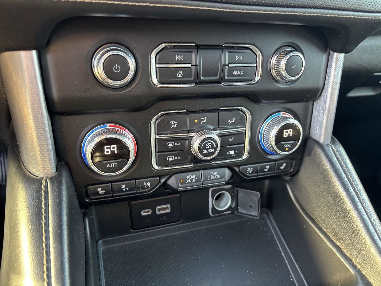 Used 2022 GMC Yukon XL SLT w/ SLT Premium Package image 17