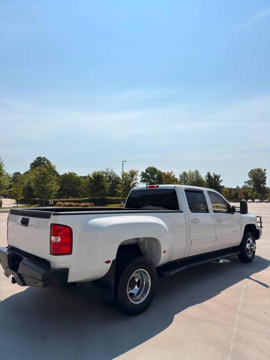 Used 2014 Chevrolet Silverado 3500 LTZ w/ LTZ Plus Package AWD/4WD image 4