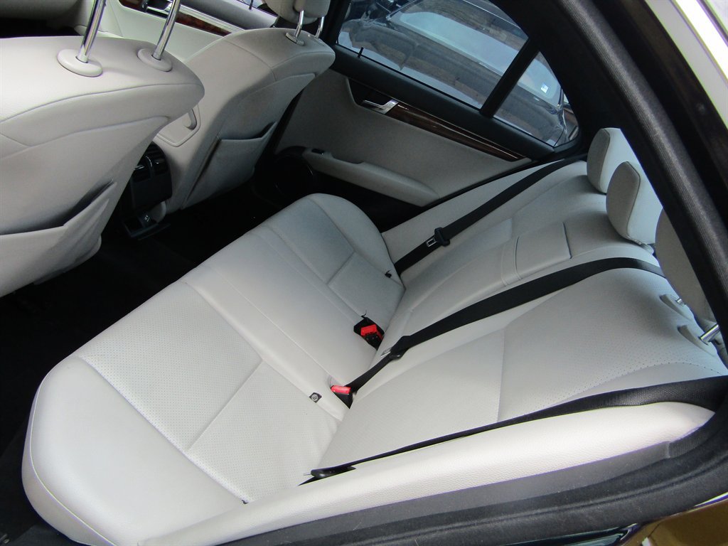Used 2009 Mercedes-Benz C 350 Sport image 8