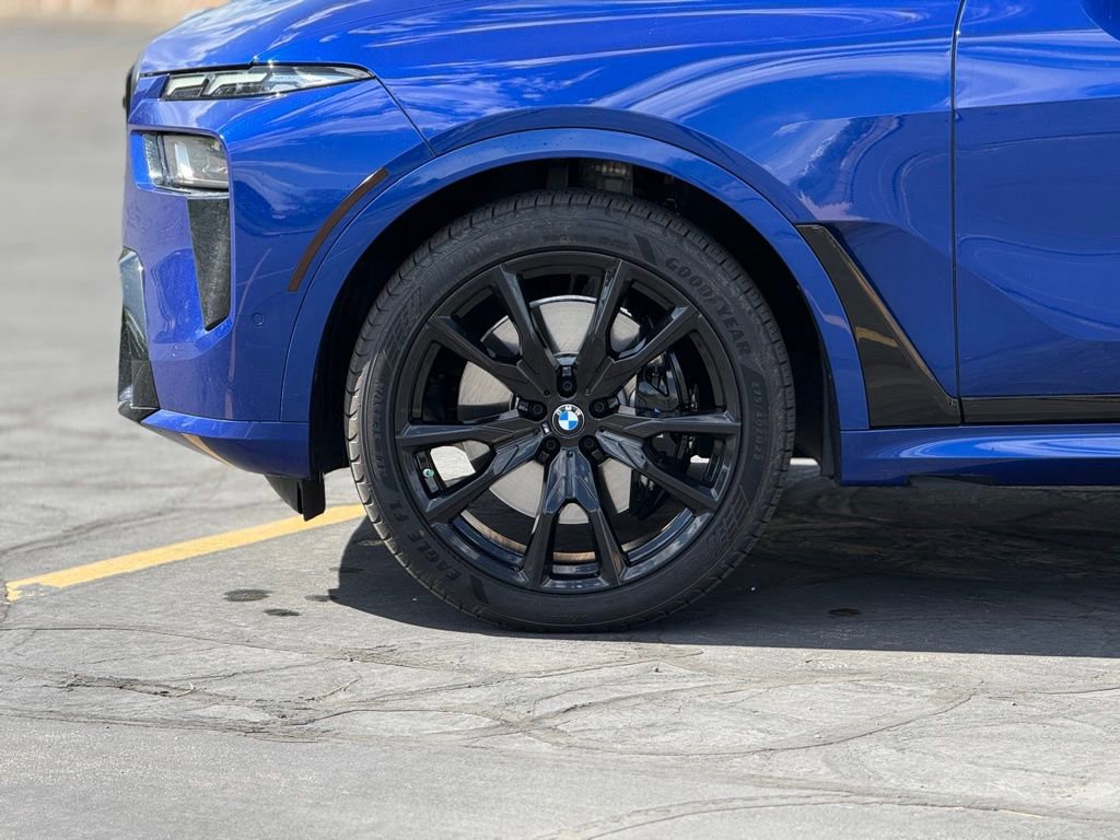 Used 2024 BMW X7 M60i image 8