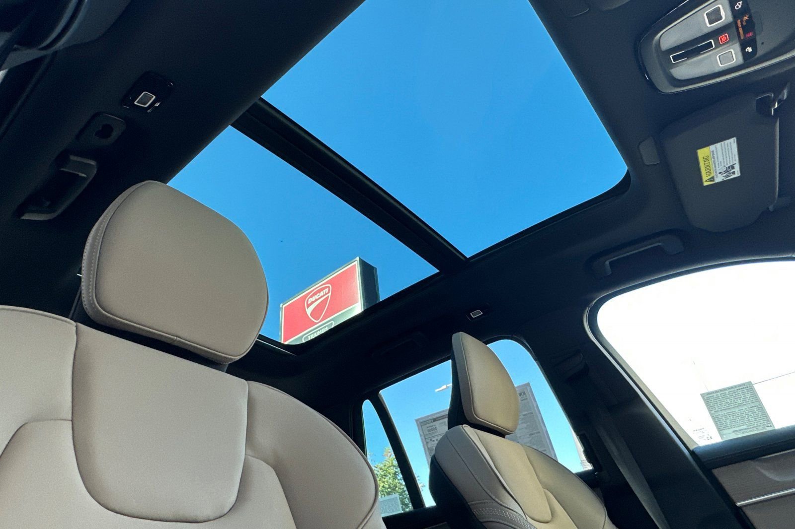 New 2026 Volvo XC90 B6 Plus w/ Protection Package Premier image 19