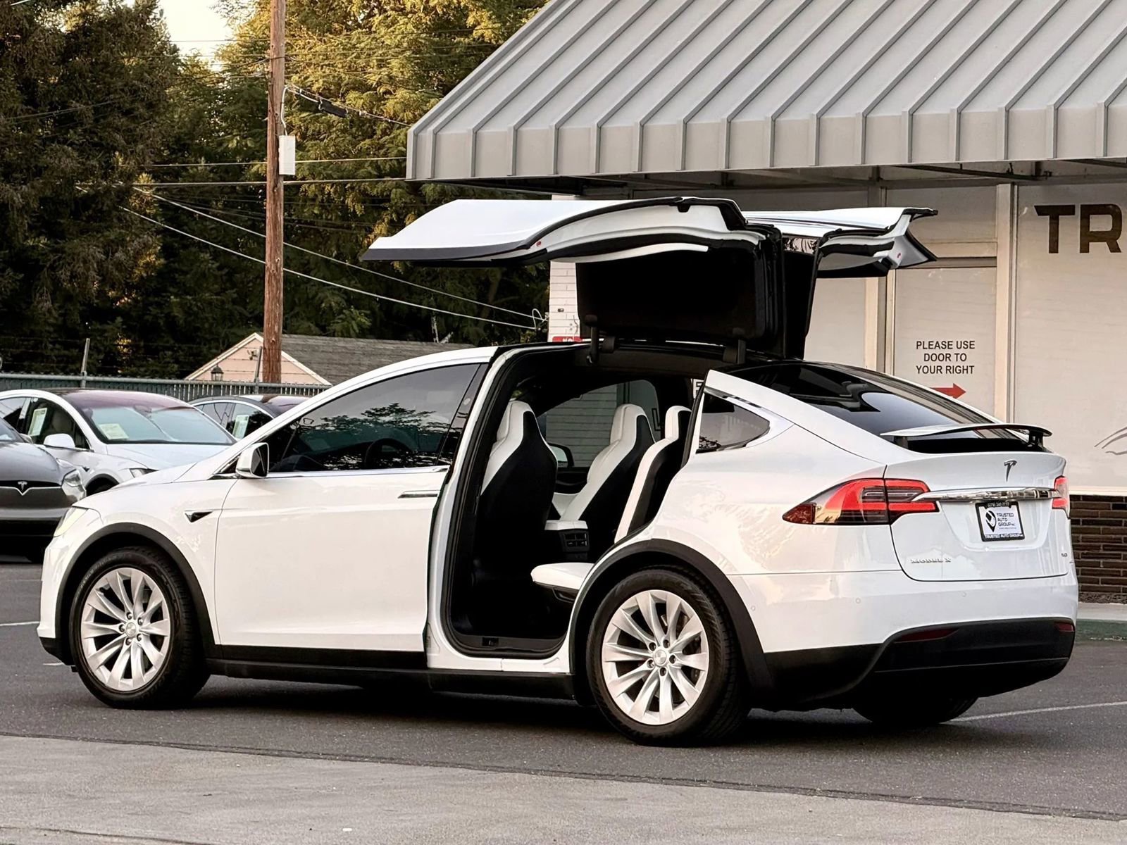 Used 2018 Tesla Model X 75D AWD/4WD image 7