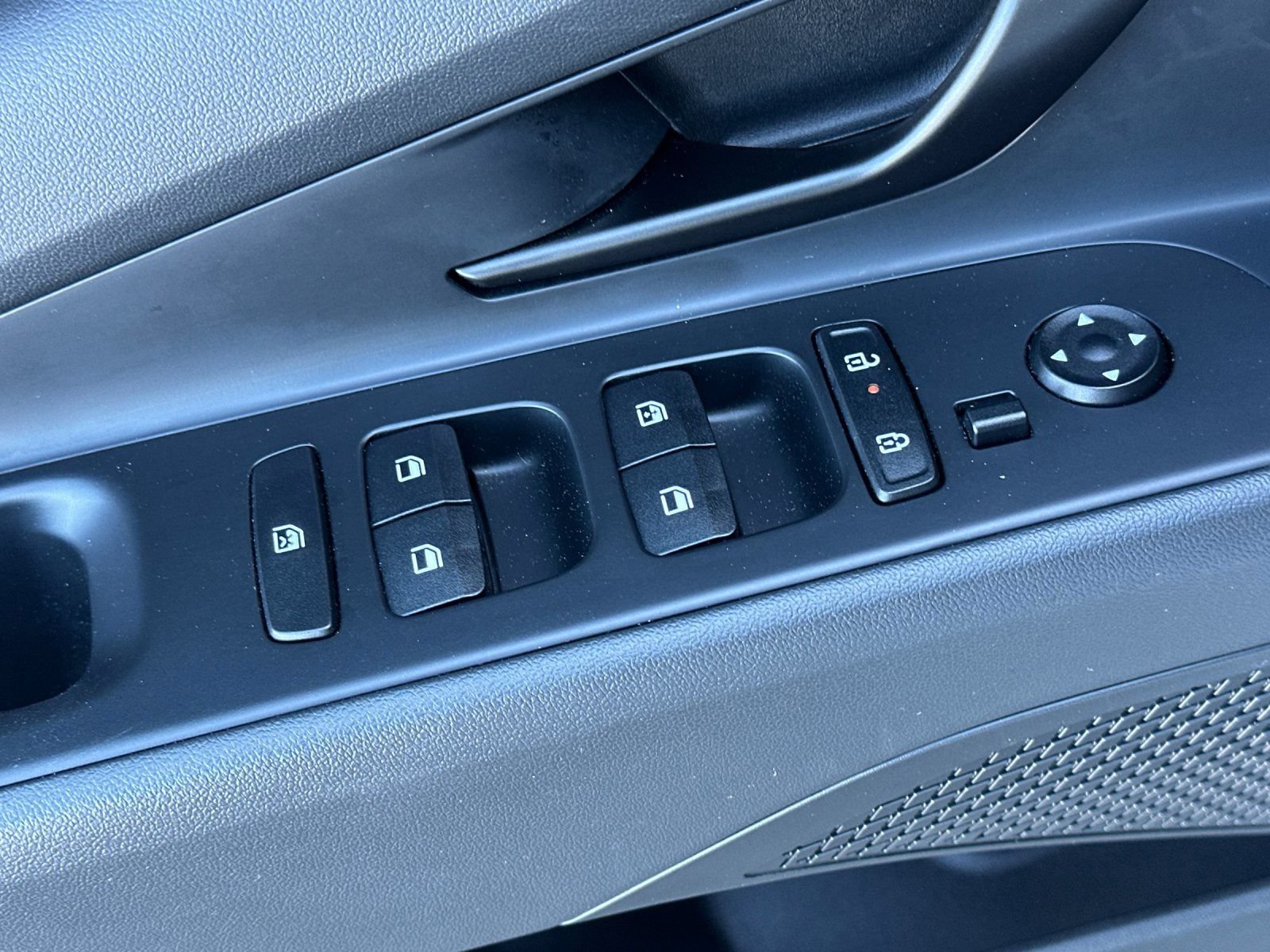 Certified 2025 Hyundai Elantra SEL FWD image 11