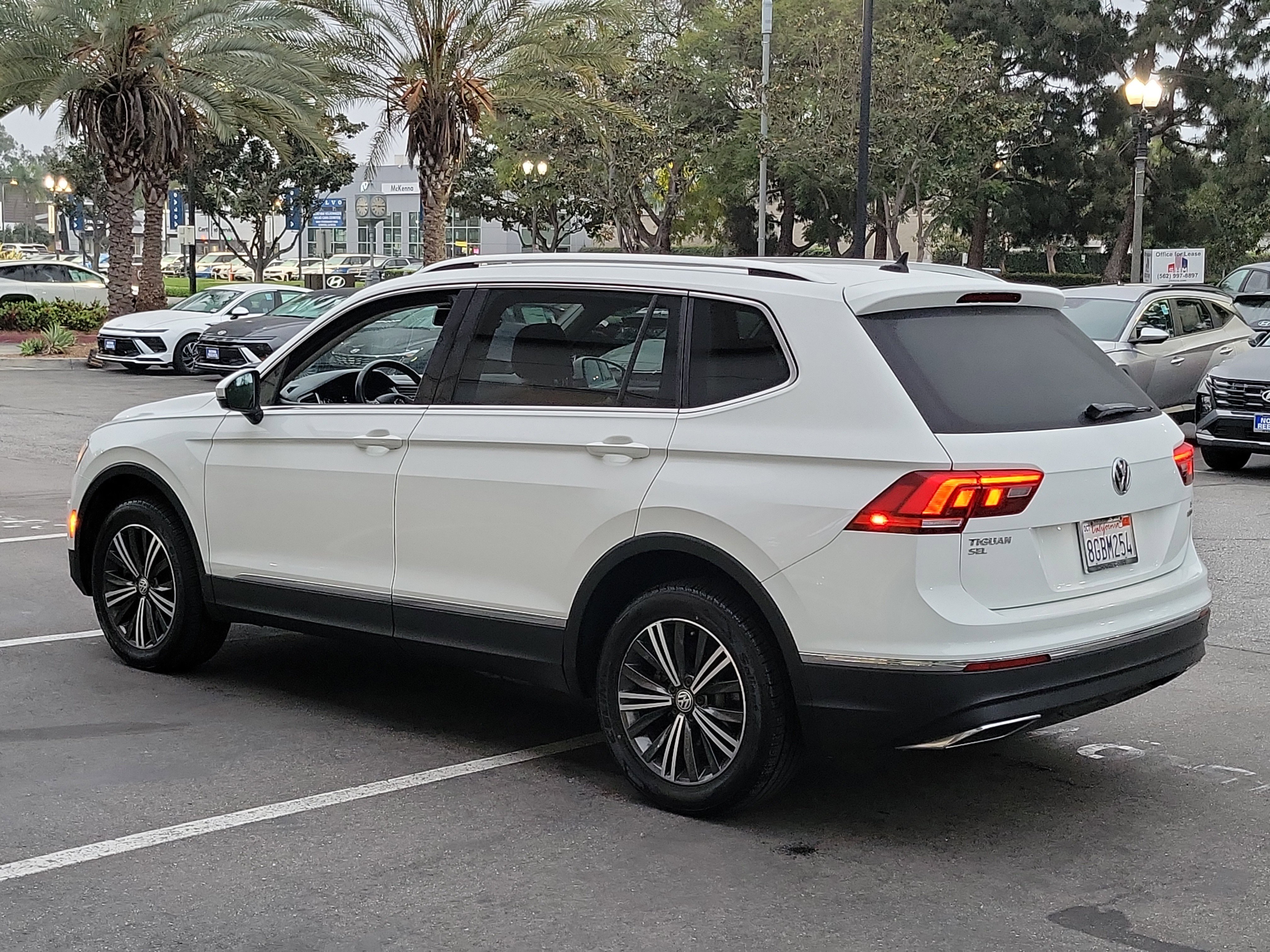 Used 2018 Volkswagen Tiguan SEL image 28