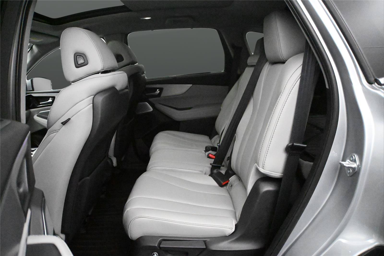 Certified 2026 Acura MDX FWD w/ Technology Package image 12