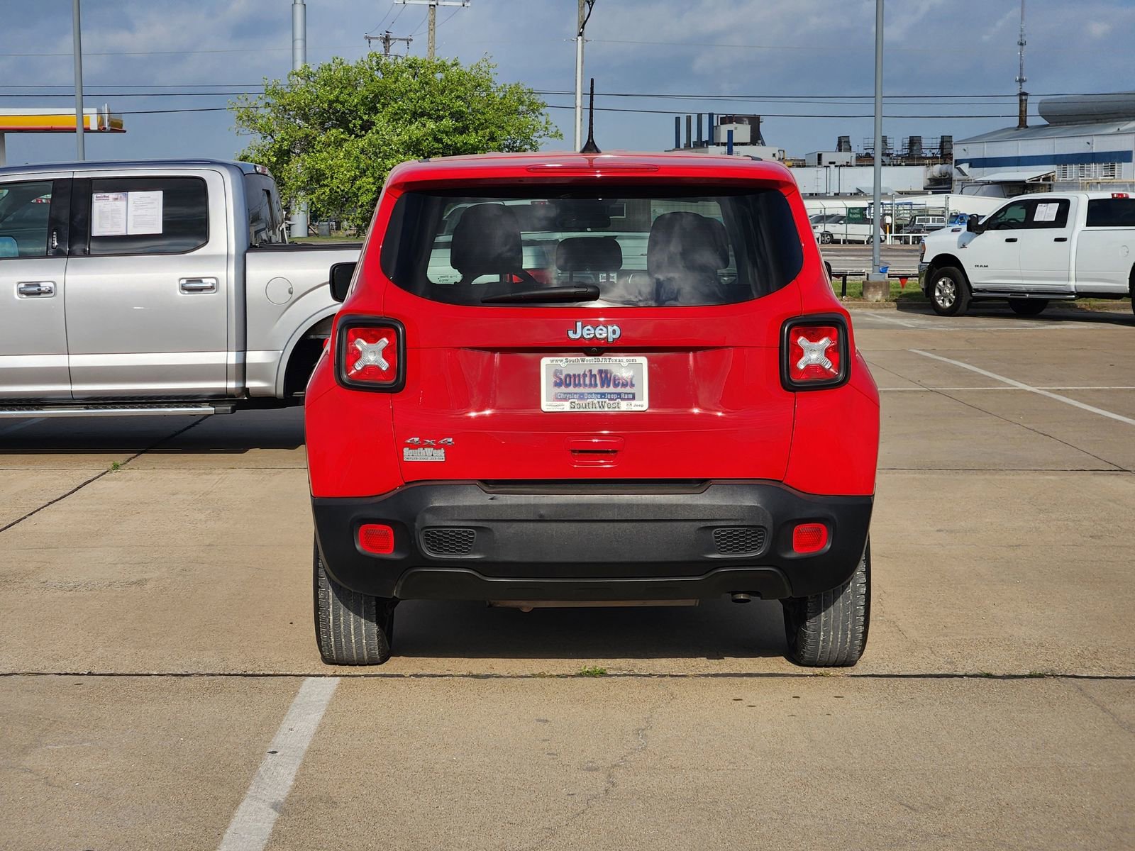 Used 2023 Jeep Renegade Latitude AWD/4WD image 8