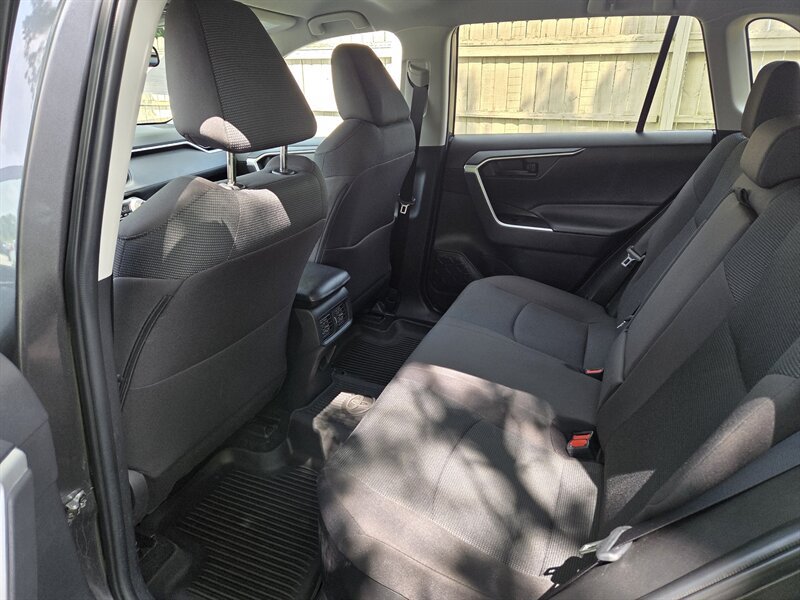 Used 2022 Toyota RAV4 LE AWD/4WD image 11