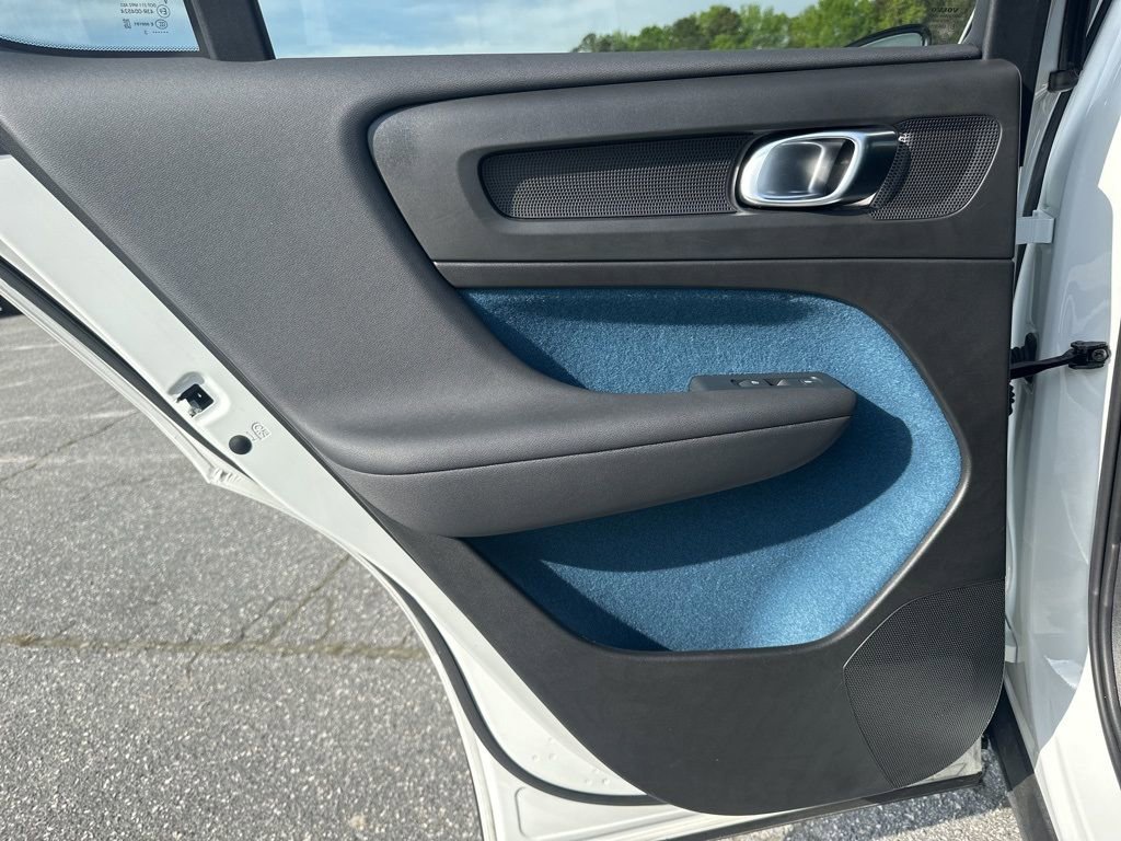 Used 2023 Volvo C40 P8 Recharge Ultimate image 28