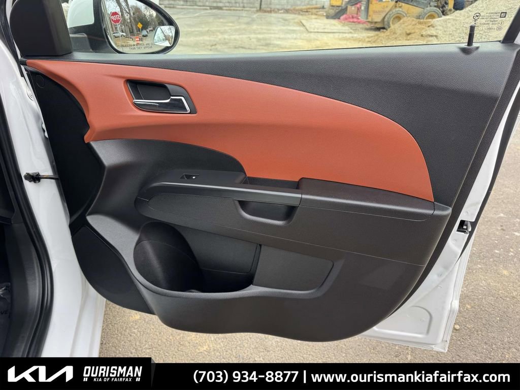 Used 2015 Chevrolet Sonic LT image 31