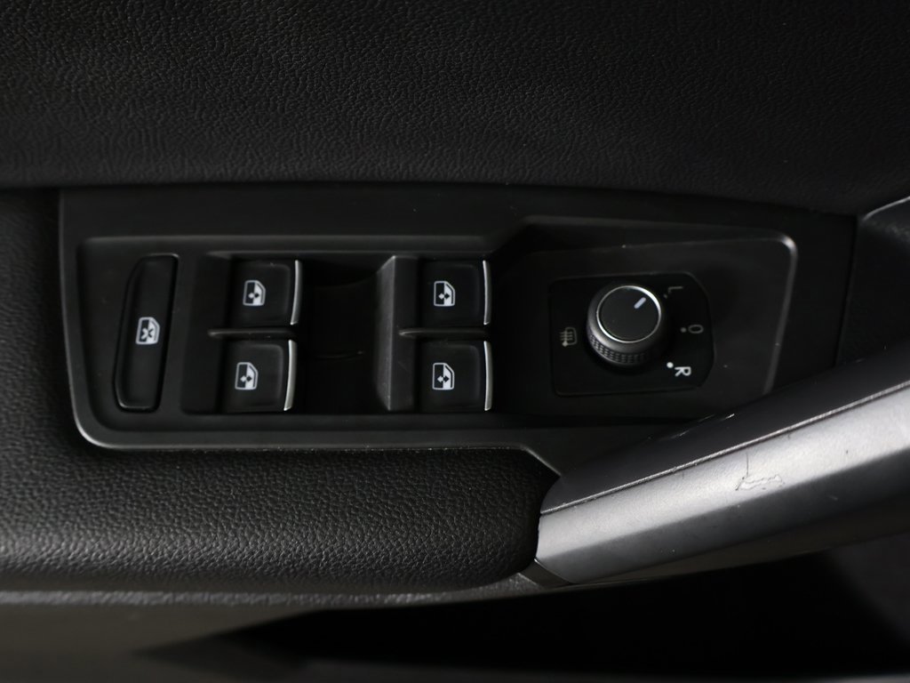 Used 2019 Volkswagen Tiguan SE w/ Panoramic Sunroof Package image 31