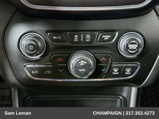 Used 2021 Jeep Cherokee Trailhawk AWD/4WD image 15