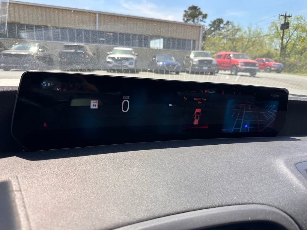 Used 2025 Ford Expedition Active AWD/4WD image 28