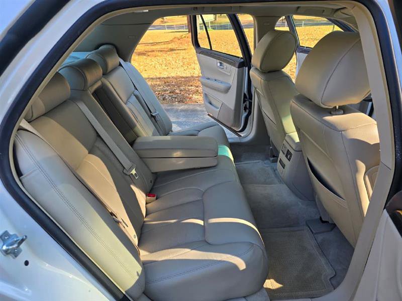 Used 2011 Cadillac DTS Luxury image 21