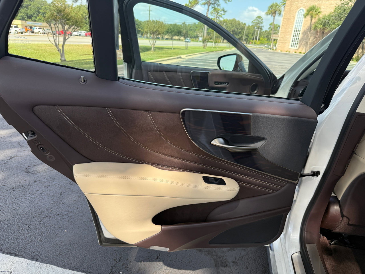 Used 2018 Lexus LS 500h AWD w/ Interior Upgrade Package image 19