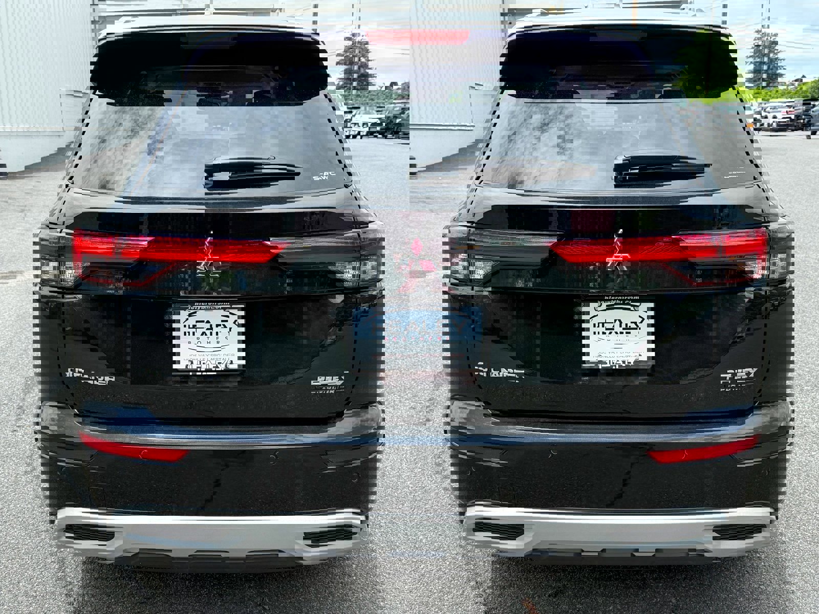 New 2025 Mitsubishi Outlander 4WD Plug-In Hybrid image 9