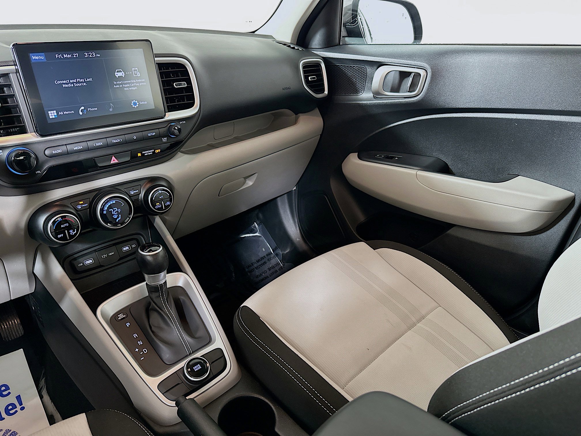 Used 2022 Hyundai Venue SEL image 22