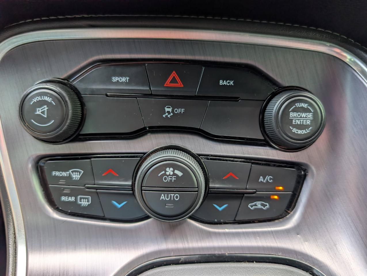 Used 2016 Dodge Challenger SXT RWD image 30