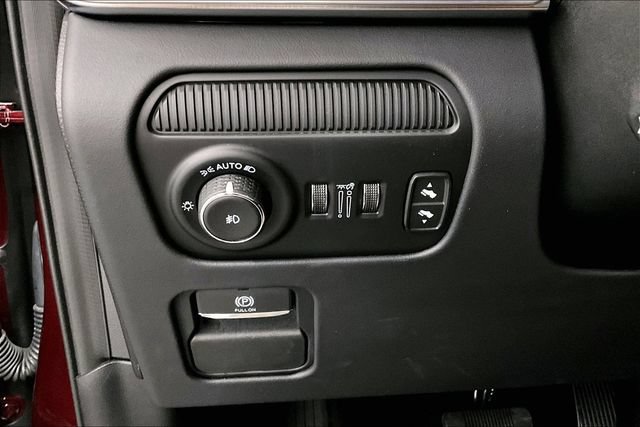 Used 2025 Jeep Grand Wagoneer L Series III w/ Rear-Seat Entertainment Group AWD/4WD image 38