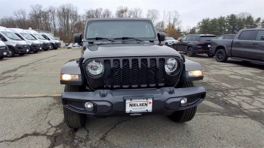 Certified 2022 Jeep Gladiator Sport image 3