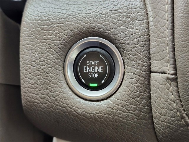 Used 2023 GMC Yukon XL Denali w/ Advanced Technology Package image 28