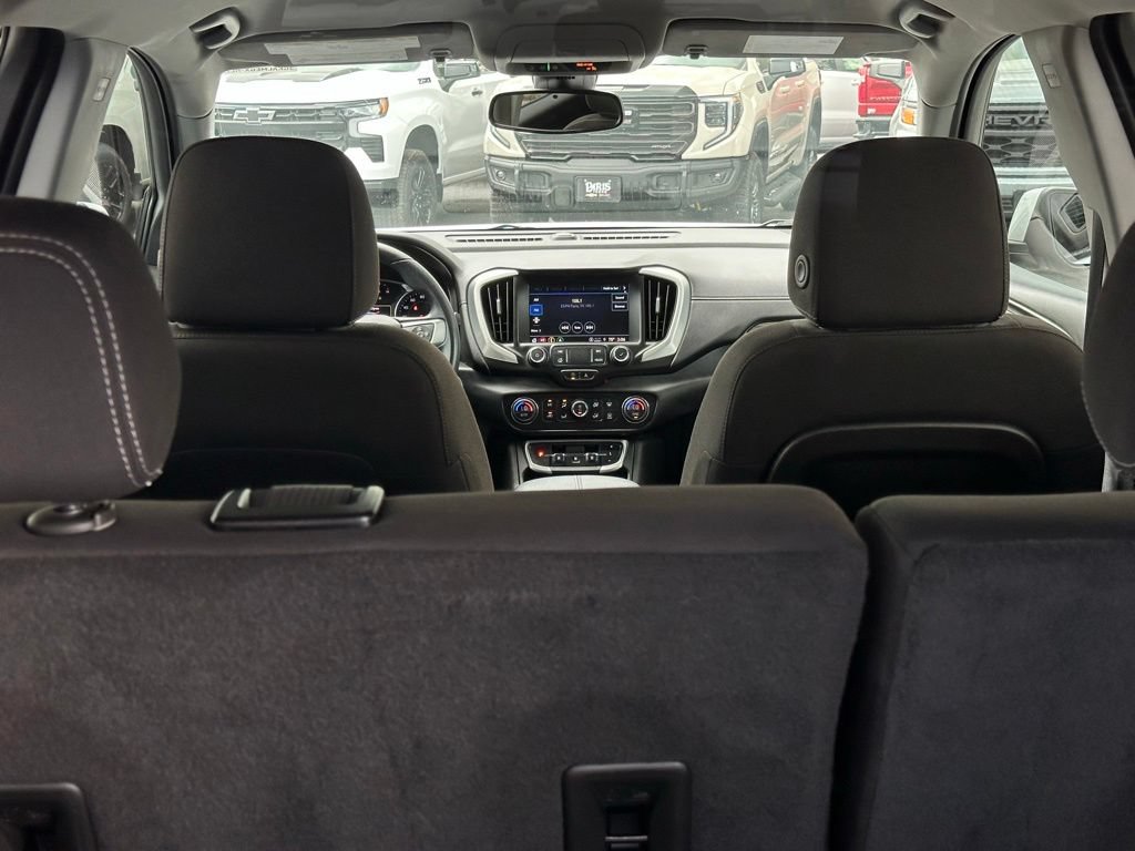 Used 2024 GMC Terrain SLE w/ Driver Convenience Package FWD image 9