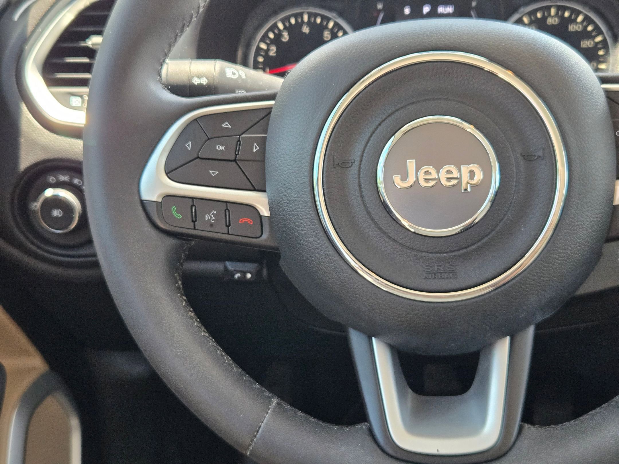 Used 2018 Jeep Renegade Latitude FWD image 21
