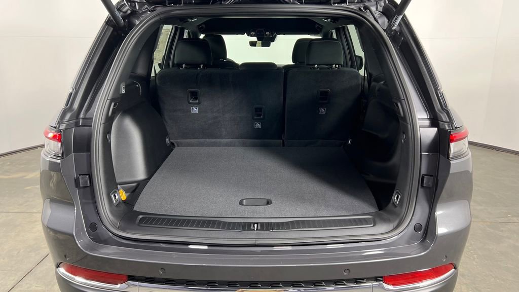 New 2025 Jeep Grand Cherokee Laredo image 18