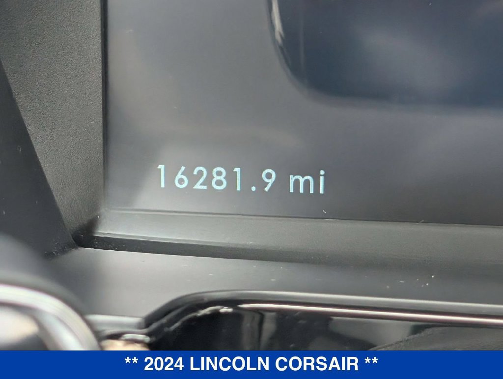 Used 2024 Lincoln Corsair AWD image 24